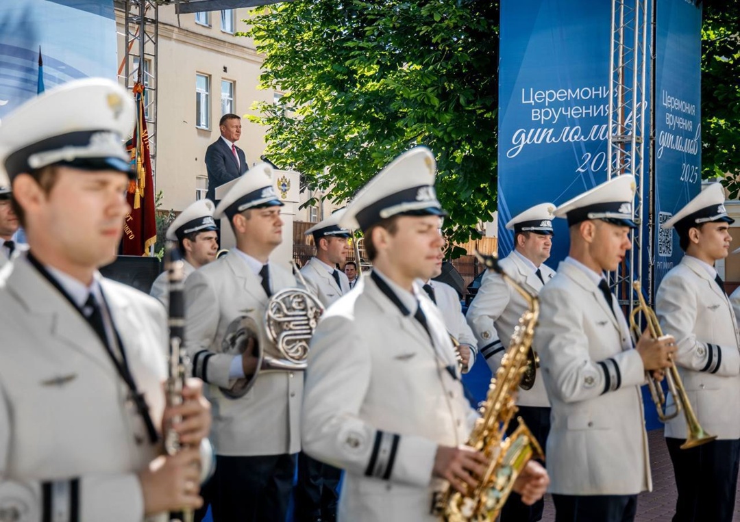 Глава Минтранса Роман Старовойт вручил дипломы выпускникам Российского университета транспорта