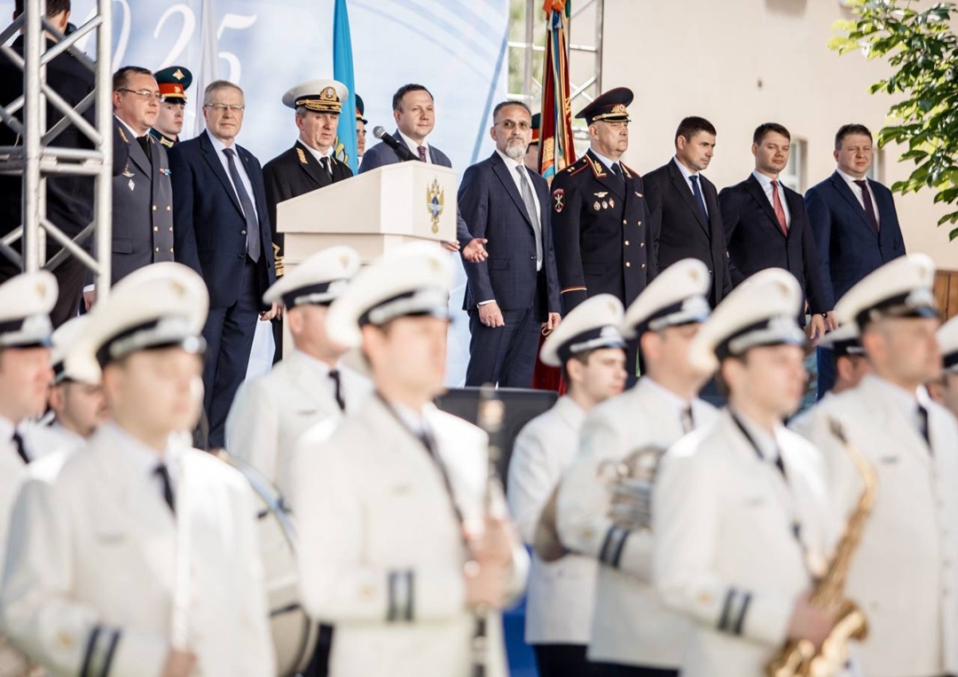 Глава Минтранса Роман Старовойт вручил дипломы выпускникам Российского университета транспорта