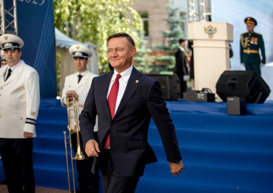 Глава Минтранса Роман Старовойт вручил дипломы выпускникам Российского университета транспорта