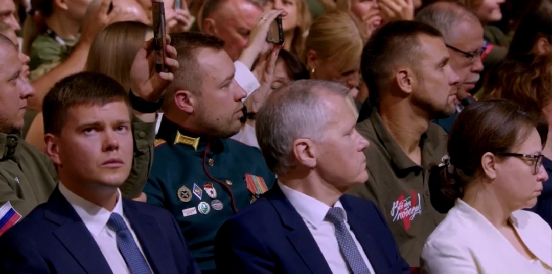 Минстрой России награжден нагрудным знаком «Народный фронт. Все для победы!»