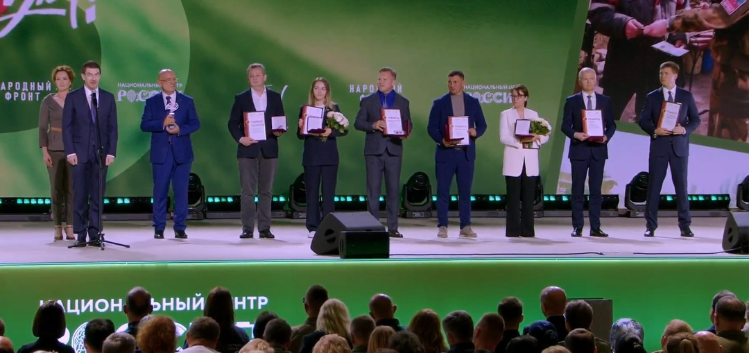 Минстрой России награжден нагрудным знаком «Народный фронт. Все для победы!»