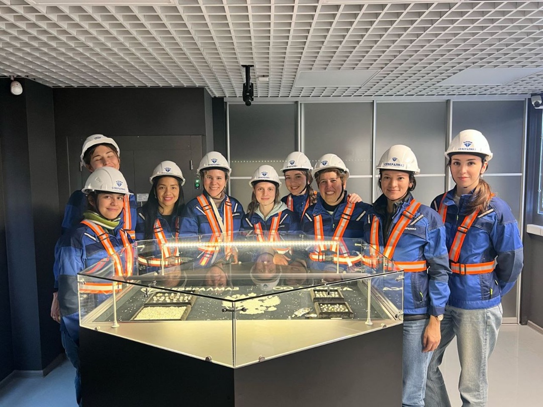 Эксперты из стран-партнёров по Кимберлийскому процессу впервые прошли обучение по геммологии в России