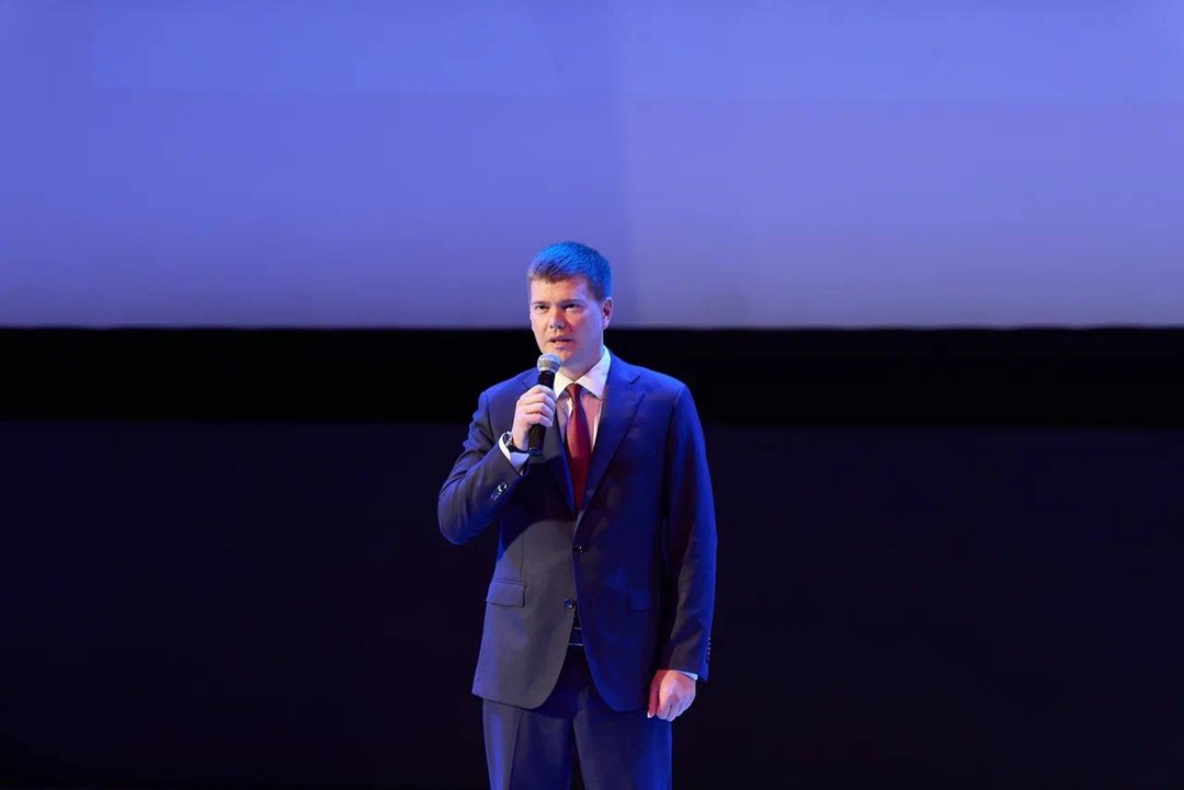 Статс-секретарь – замминистра строительства и ЖКХ РФ Юрий Муценек наградил выдающихся выпускников МГСУ