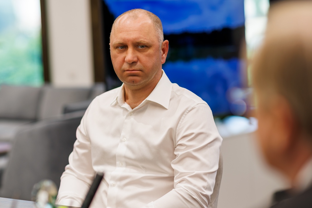 Вице-премьер Виталий Савельев встретился с участником второго потока президентской программы «Время героев» Александром Карамышевым