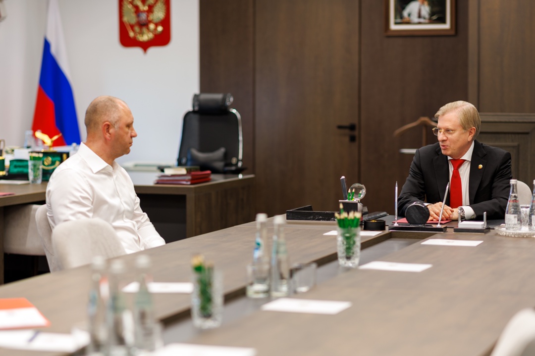 Вице-премьер Виталий Савельев встретился с участником второго потока президентской программы «Время героев» Александром Карамышевым