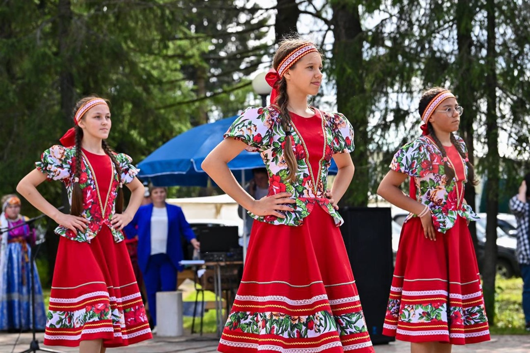 Сохраняя традиции Севера участников на древнем празднике Луд (посвящён началу сенокоса) в селе Ижма Республики Коми.