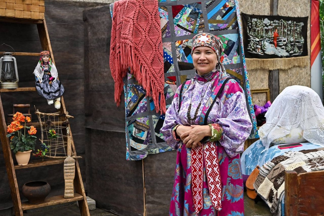 Сохраняя традиции Севера участников на древнем празднике Луд (посвящён началу сенокоса) в селе Ижма Республики Коми.