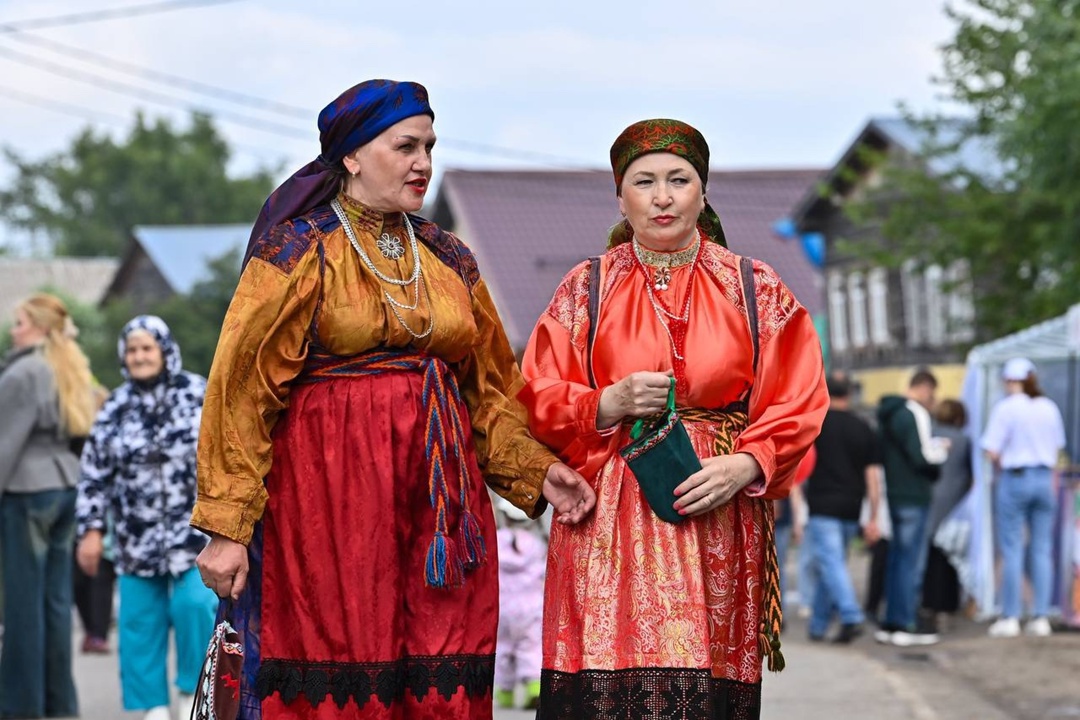 Сохраняя традиции Севера участников на древнем празднике Луд (посвящён началу сенокоса) в селе Ижма Республики Коми.