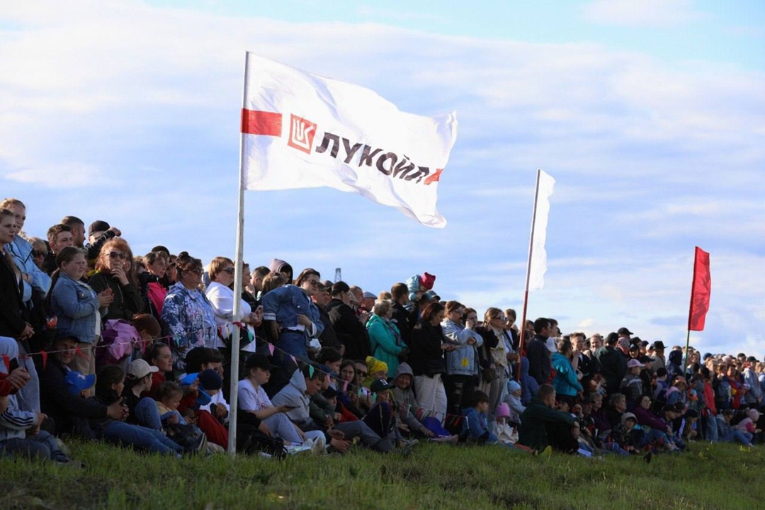 Сохраняя традиции Севера участников на древнем празднике Луд (посвящён началу сенокоса) в селе Ижма Республики Коми.
