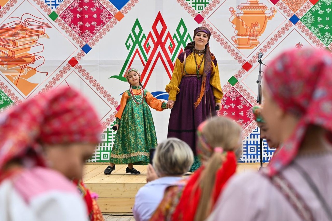 Сохраняя традиции Севера участников на древнем празднике Луд (посвящён началу сенокоса) в селе Ижма Республики Коми.