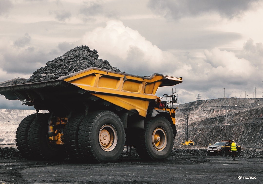 Когда «двухэтажный» самосвал — это просто «рабочая лошадка», а ковшом экскаватора можно наполнить несколько дачных бассейнов, начинаешь иначе понимать слово…