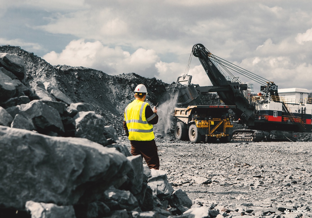 Когда «двухэтажный» самосвал — это просто «рабочая лошадка», а ковшом экскаватора можно наполнить несколько дачных бассейнов, начинаешь иначе понимать слово…