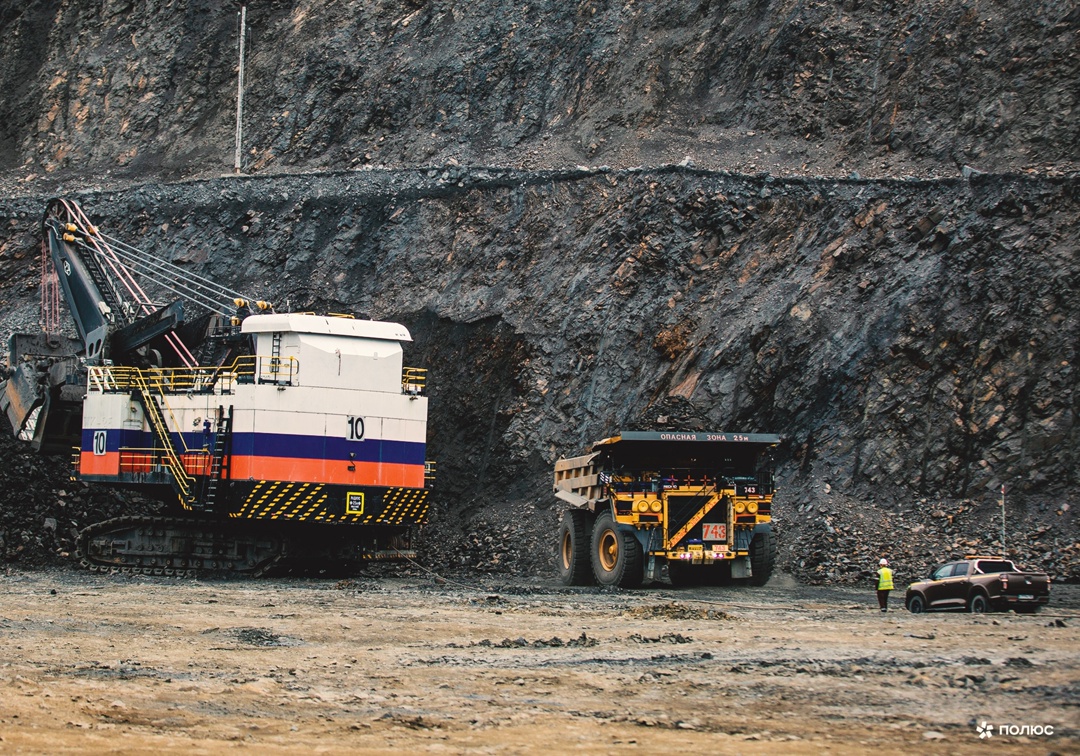 Когда «двухэтажный» самосвал — это просто «рабочая лошадка», а ковшом экскаватора можно наполнить несколько дачных бассейнов, начинаешь иначе понимать слово…