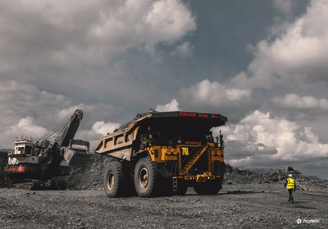 Когда «двухэтажный» самосвал — это просто «рабочая лошадка», а ковшом экскаватора можно наполнить несколько дачных бассейнов, начинаешь иначе понимать слово…