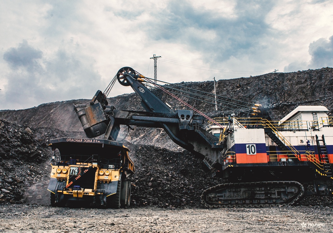 Когда «двухэтажный» самосвал — это просто «рабочая лошадка», а ковшом экскаватора можно наполнить несколько дачных бассейнов, начинаешь иначе понимать слово…