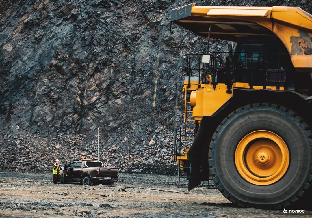 Когда «двухэтажный» самосвал — это просто «рабочая лошадка», а ковшом экскаватора можно наполнить несколько дачных бассейнов, начинаешь иначе понимать слово…