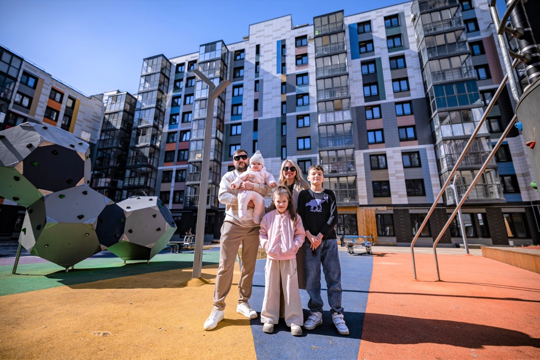 С Днем семьи, любви и верности Поздравляем вас с праздником, олицетворяющим самые важные человеческие ценности – семью, любовь и верность.