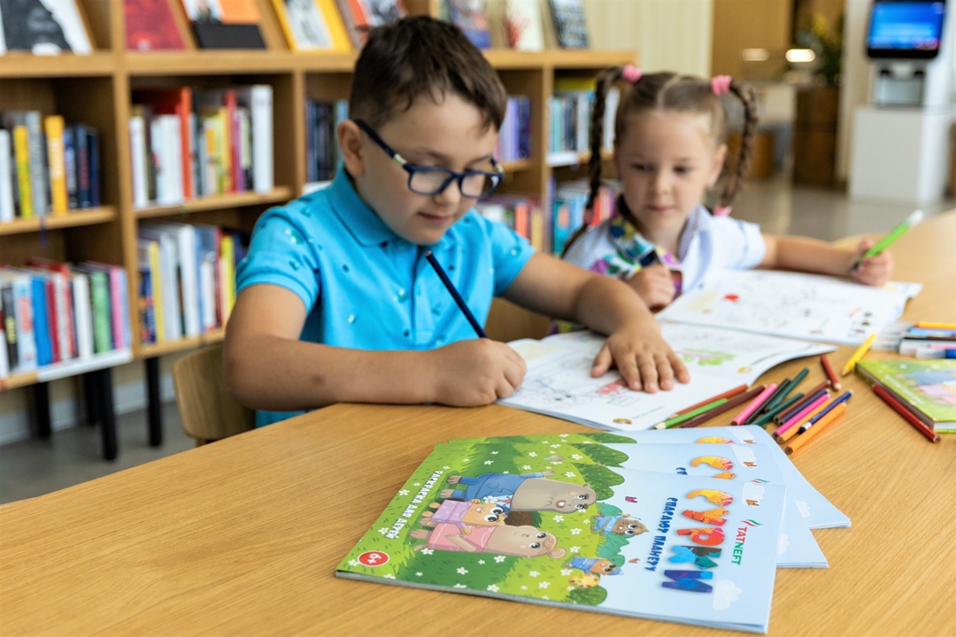 С Днем семьи, любви и верности Поздравляем вас с праздником, олицетворяющим самые важные человеческие ценности – семью, любовь и верность.