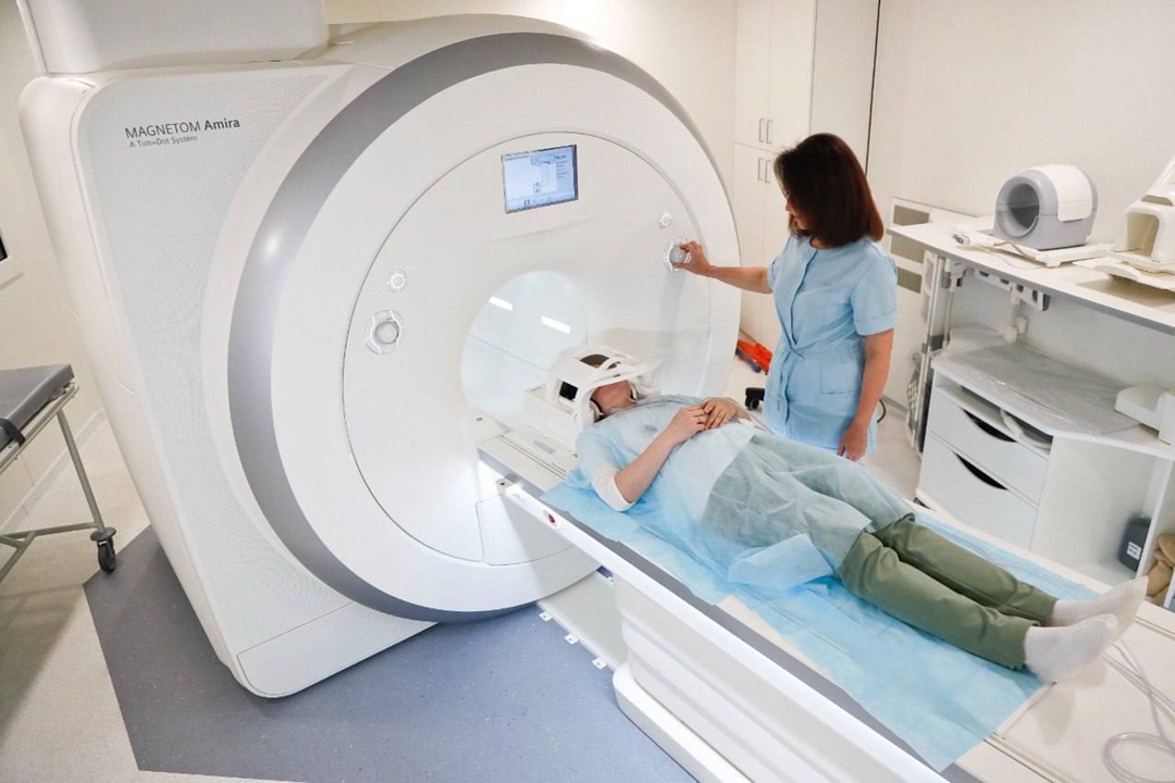 С Днем семьи, любви и верности Поздравляем вас с праздником, олицетворяющим самые важные человеческие ценности – семью, любовь и верность.