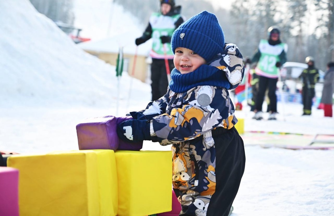 С Днем семьи, любви и верности Поздравляем вас с праздником, олицетворяющим самые важные человеческие ценности – семью, любовь и верность.