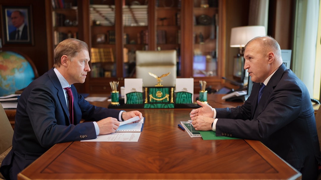 Денис Мантуров встретился с главой Республики Адыгея Муратом Кумпиловым