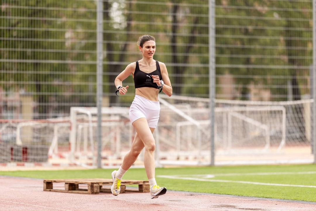 Семейный фитнес Работница ЛУКОЙЛа Екатерина Корнеева с мужем Егором заняли место в абсолютном зачёте среди смешанных пар (мужчина+женщина) в фитнес-забеге…