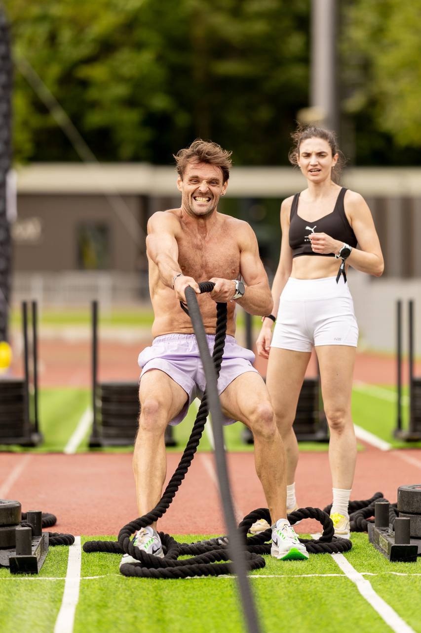 Семейный фитнес Работница ЛУКОЙЛа Екатерина Корнеева с мужем Егором заняли место в абсолютном зачёте среди смешанных пар (мужчина+женщина) в фитнес-забеге…