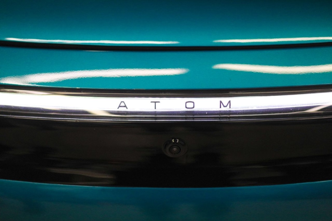 Антон Алиханов посетил инжиниринговый центр «КАМА» в Москве