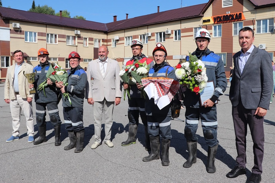 Поздравляем проходчиков шахты «Усковская»!