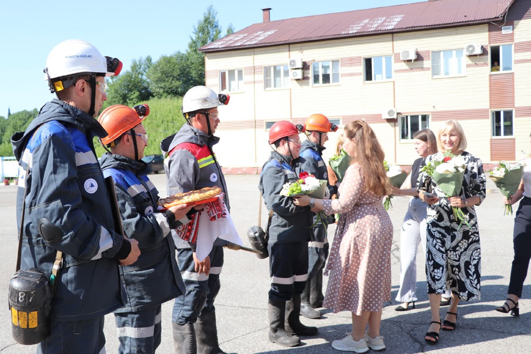 Поздравляем проходчиков шахты «Усковская»!