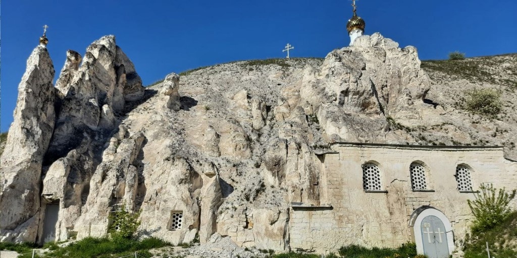 Изучаем Воронежскую область Вместе с Туристско-информационным центром Воронежа мы создали автомаршрут по уникальным пещерным храмам региона.