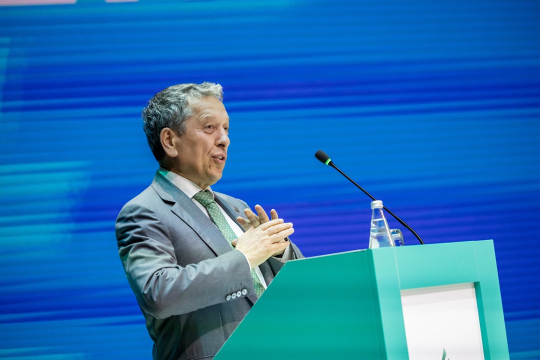 Инженеры новой эпохи В Высшей школе нефти состоялся выпускной для 35 магистрантов в области биотехнологий и IT