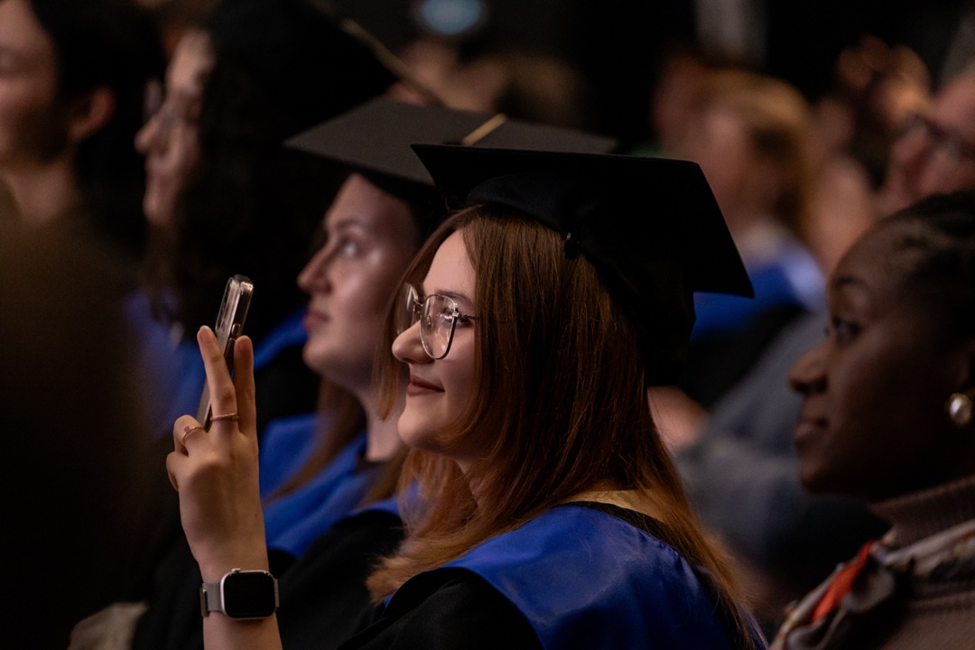 Инженеры новой эпохи В Высшей школе нефти состоялся выпускной для 35 магистрантов в области биотехнологий и IT