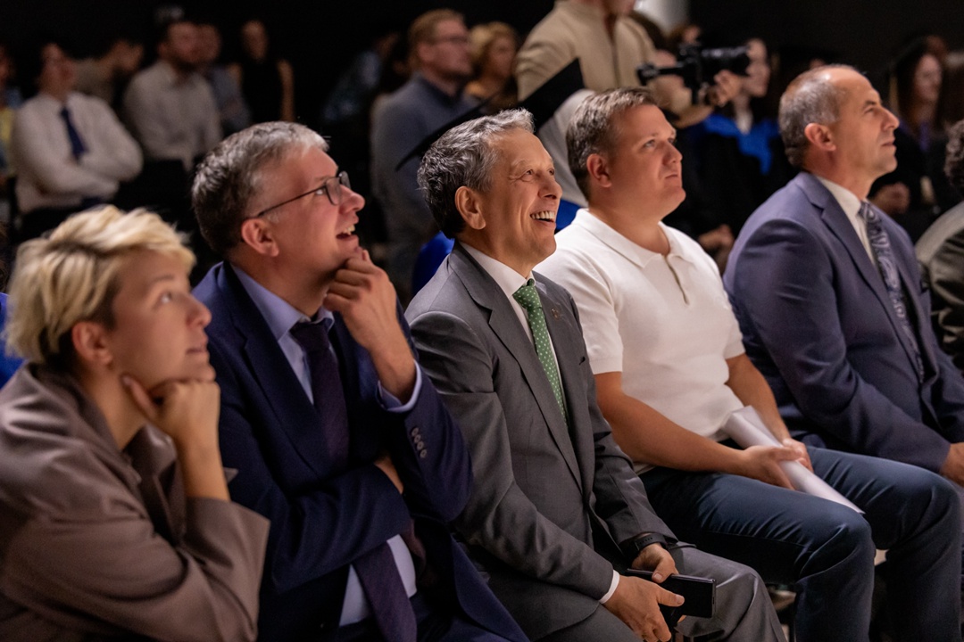 Инженеры новой эпохи В Высшей школе нефти состоялся выпускной для 35 магистрантов в области биотехнологий и IT