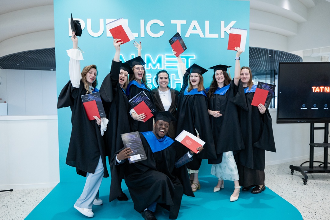 Инженеры новой эпохи В Высшей школе нефти состоялся выпускной для 35 магистрантов в области биотехнологий и IT