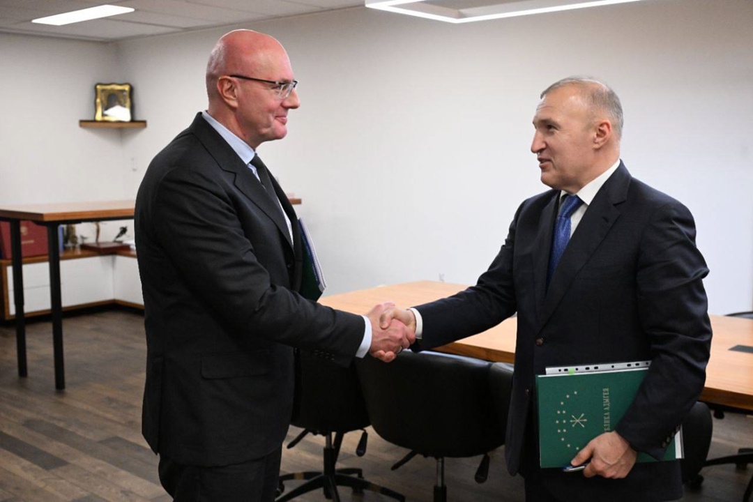 Дмитрий Чернышенко провел рабочую встречу с главой Республики Адыгея Муратом Кумпиловым