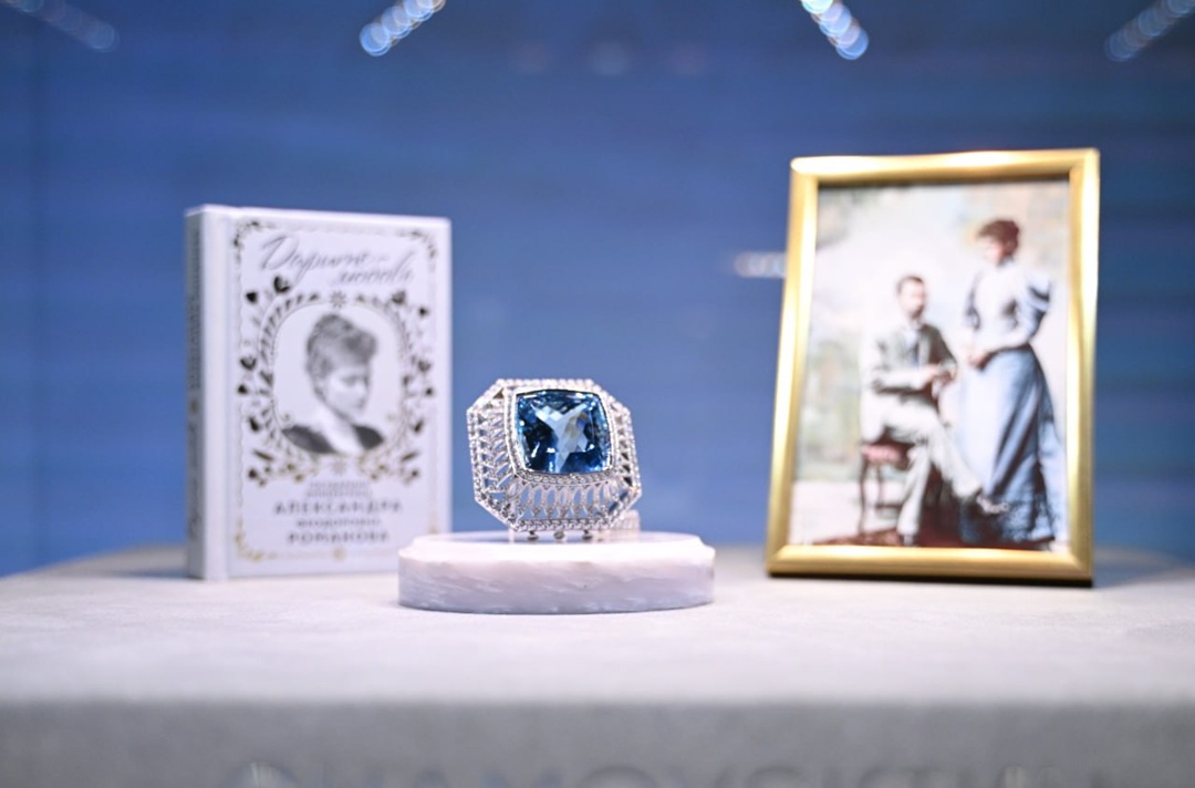 Ювелиры передали в дар Гохрану реплику украшения царской семьи