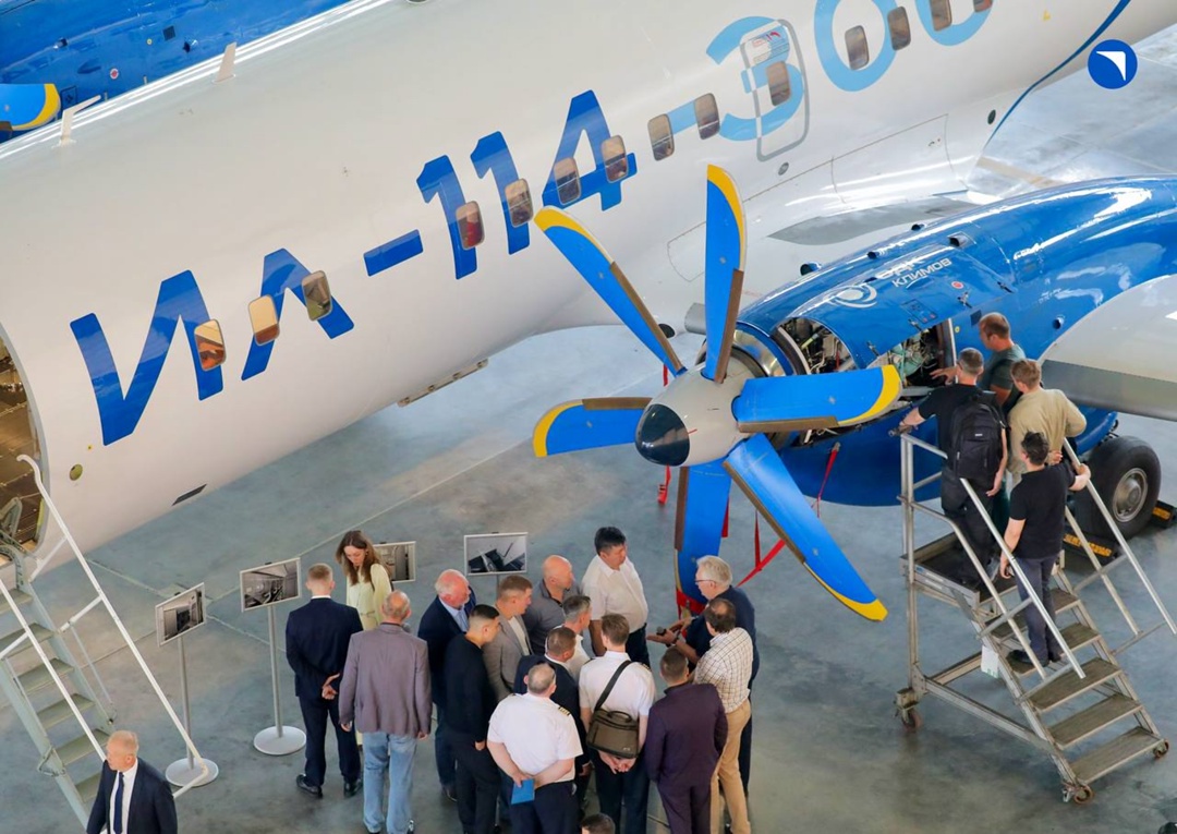 У нас «Ил», у вас купец В авиационном техцентре «Уральских авиалиний» состоялась презентация Ил-114-300 для потенциальных заказчиков, руководителей авиакомпаний