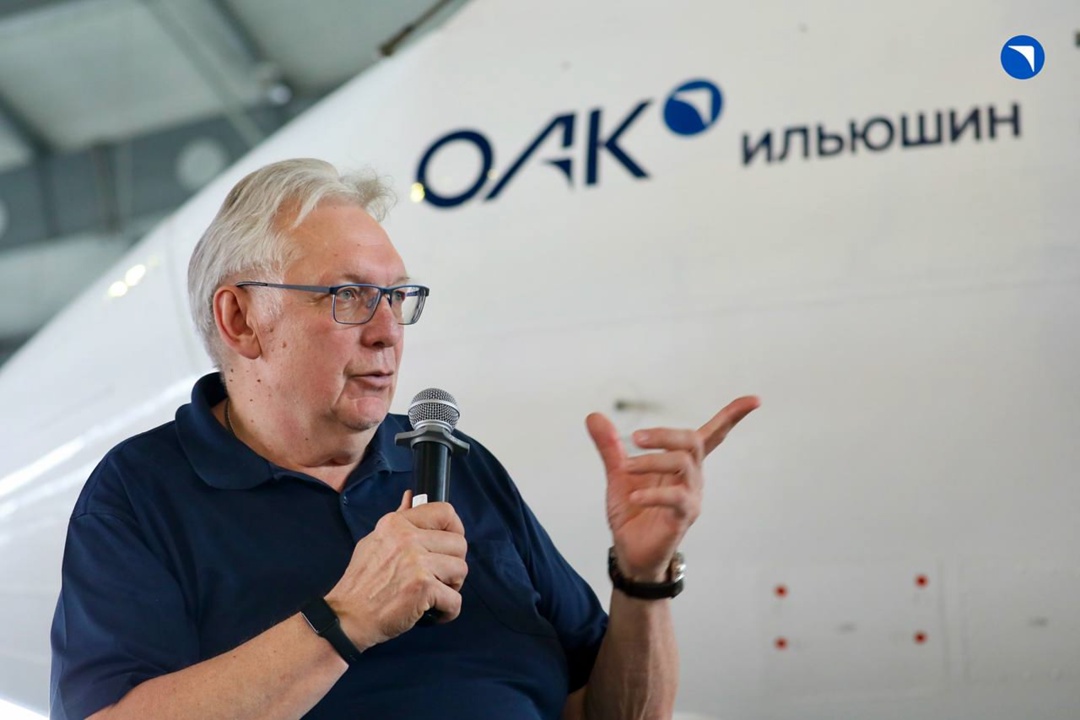 У нас «Ил», у вас купец В авиационном техцентре «Уральских авиалиний» состоялась презентация Ил-114-300 для потенциальных заказчиков, руководителей авиакомпаний