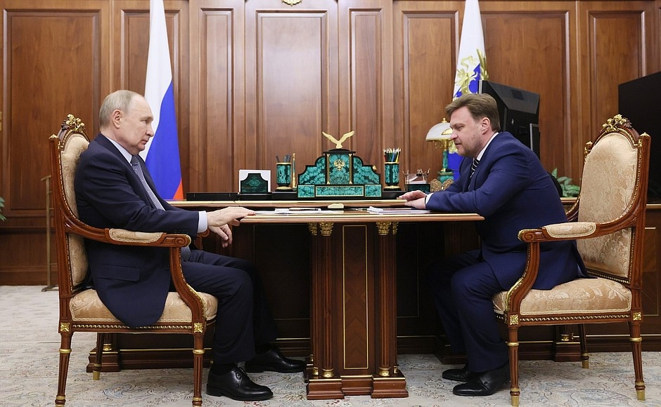 Владимир Путин провёл рабочую встречу с председателем правления – генеральным директором ПАО «РусГидро».