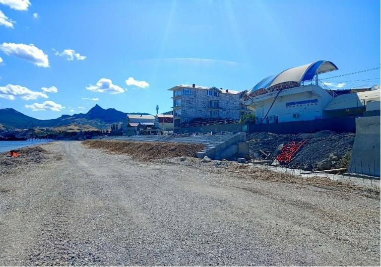 Идет реконструкция набережной в поселке городского типа Коктебель