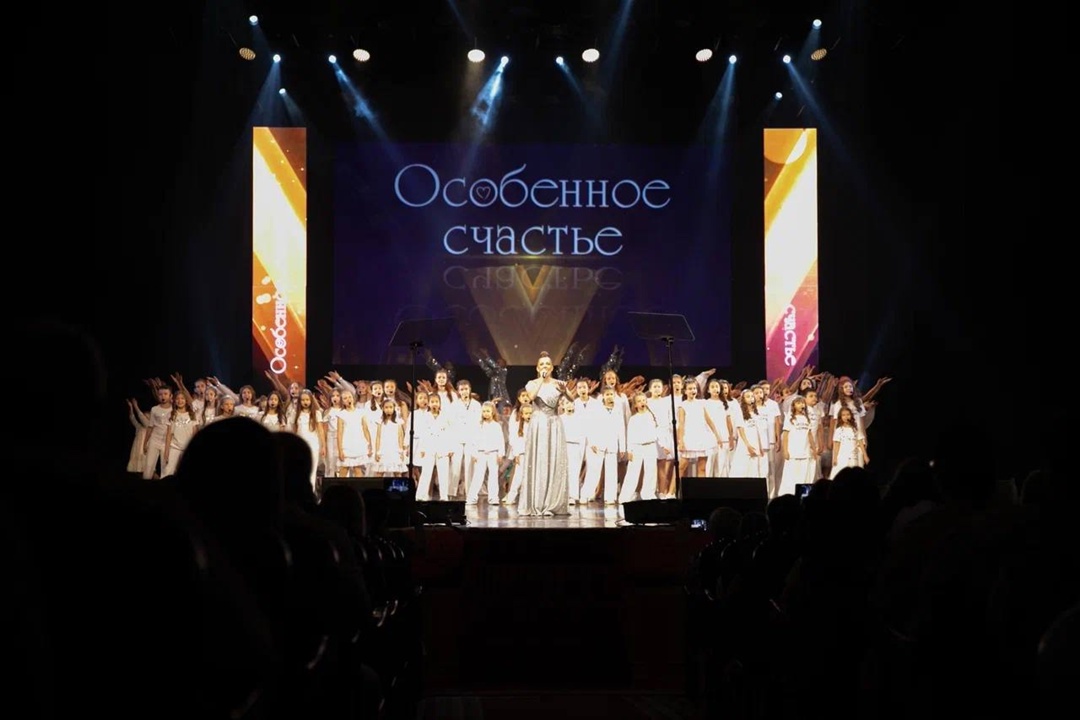 Особенное счастье В Астрахани при поддержке ЛУКОЙЛа в шестой раз прошла Всероссийская премия, направленная на привлечение внимания к проблемам семей с…