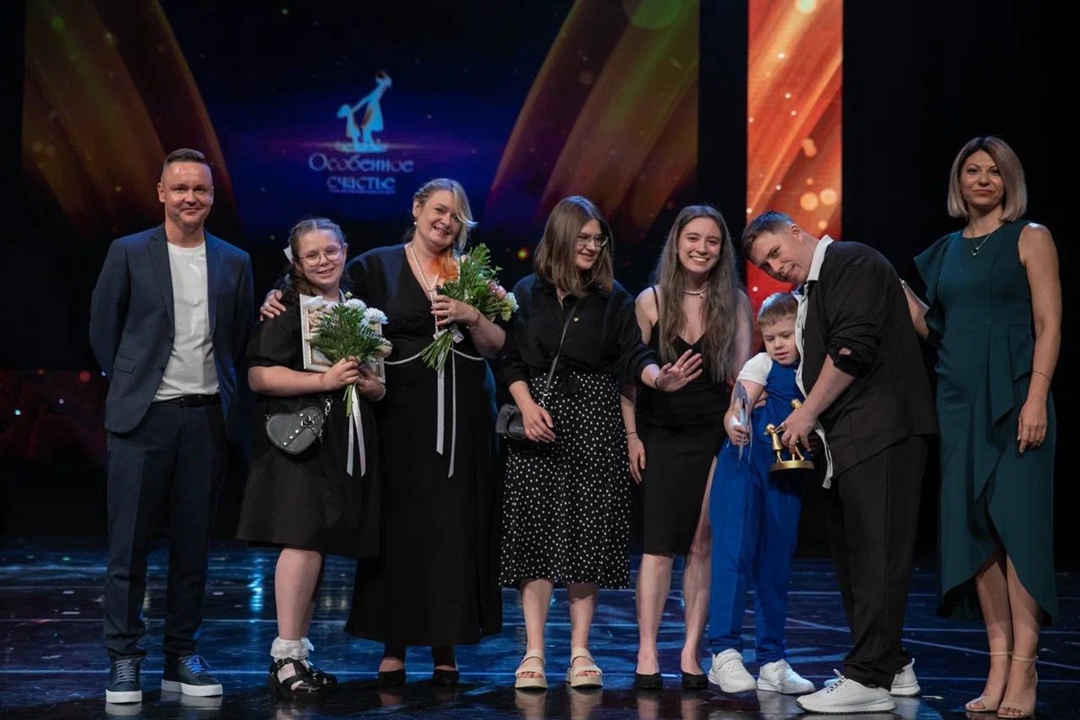 Особенное счастье В Астрахани при поддержке ЛУКОЙЛа в шестой раз прошла Всероссийская премия, направленная на привлечение внимания к проблемам семей с…