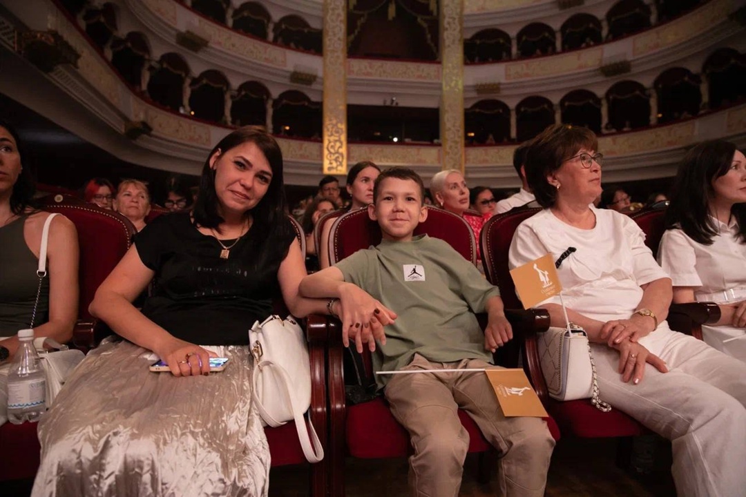Особенное счастье В Астрахани при поддержке ЛУКОЙЛа в шестой раз прошла Всероссийская премия, направленная на привлечение внимания к проблемам семей с…