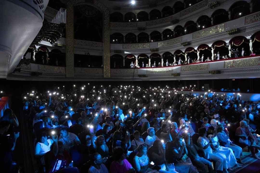 Особенное счастье В Астрахани при поддержке ЛУКОЙЛа в шестой раз прошла Всероссийская премия, направленная на привлечение внимания к проблемам семей с…