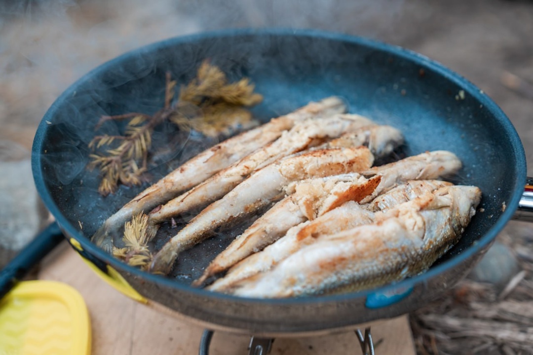 Мончегорску — собственную кухню На гастроужине в Мончегорске представили уникальную имандрийскую кухню — 10 блюд из рыбы, мяса, ягод и трав, добытых в…