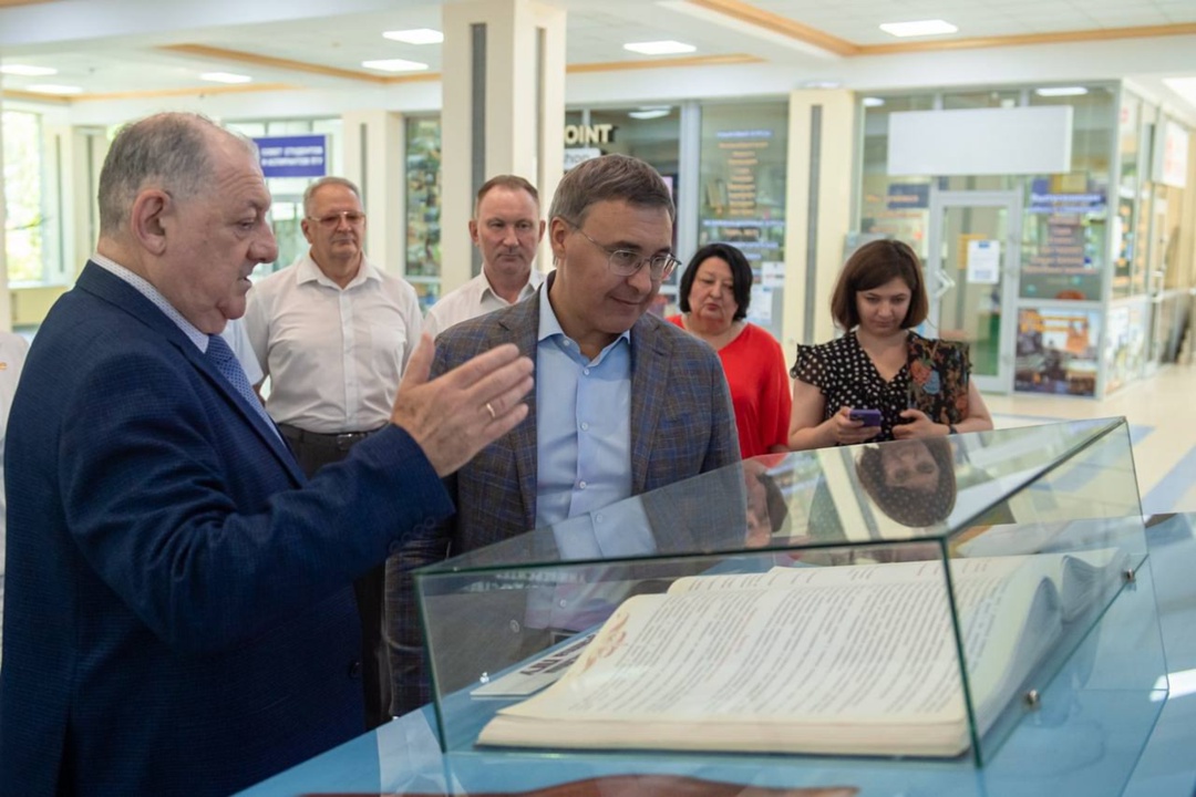 Главе Минобрнауки Валерию Фалькову на Ставрополье представили лучшие практики межкультурной подготовки кадров и продвижения русского языка за рубежом.