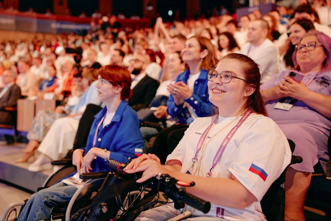 Дмитрий Чернышенко: Добровольцы «Добро.РФ» уже выполнили более 650 тыс. заявок на оказание помощи участникам СВО и их семьям.