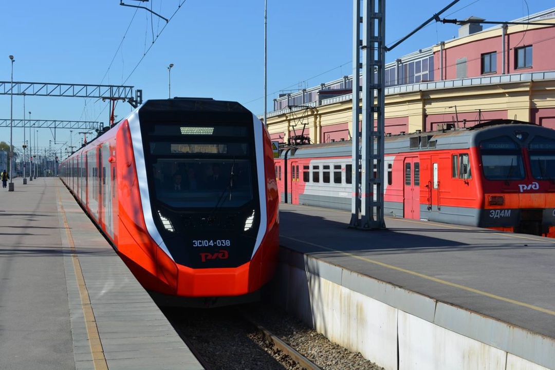 В Санкт-Петербурге запущен пилотный проект по оформлению льготных билетов на электрички для многодетных семей.