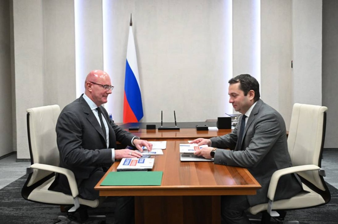 Дмитрий Чернышенко провел рабочую встречу с губернатором Мурманской области Андреем Чибисом.